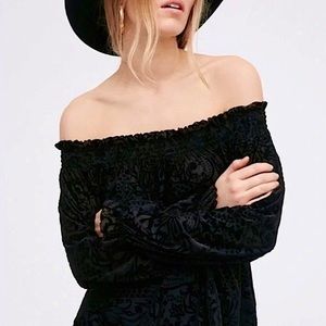 FREE PEOPLE OFF-THE-SHOULDER VELVET BLOUSE MEDIUM